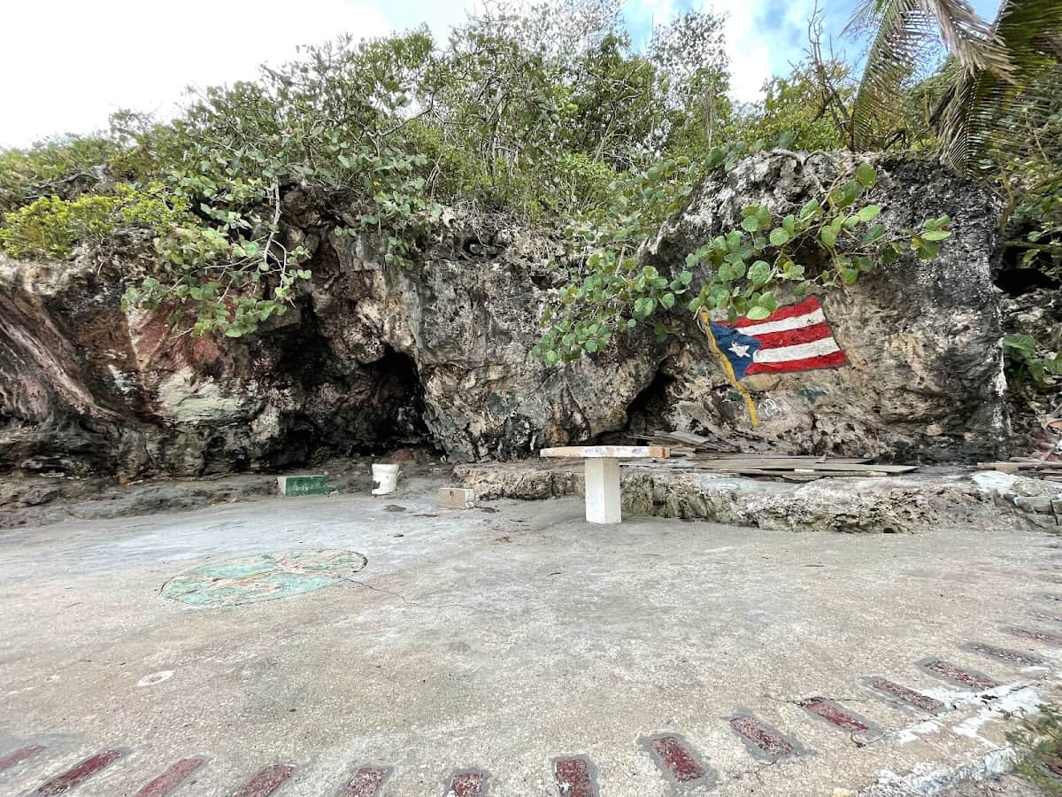 Peñón Brusi beach in Camuy, Puerto Rico - Family Friendly, Scenic