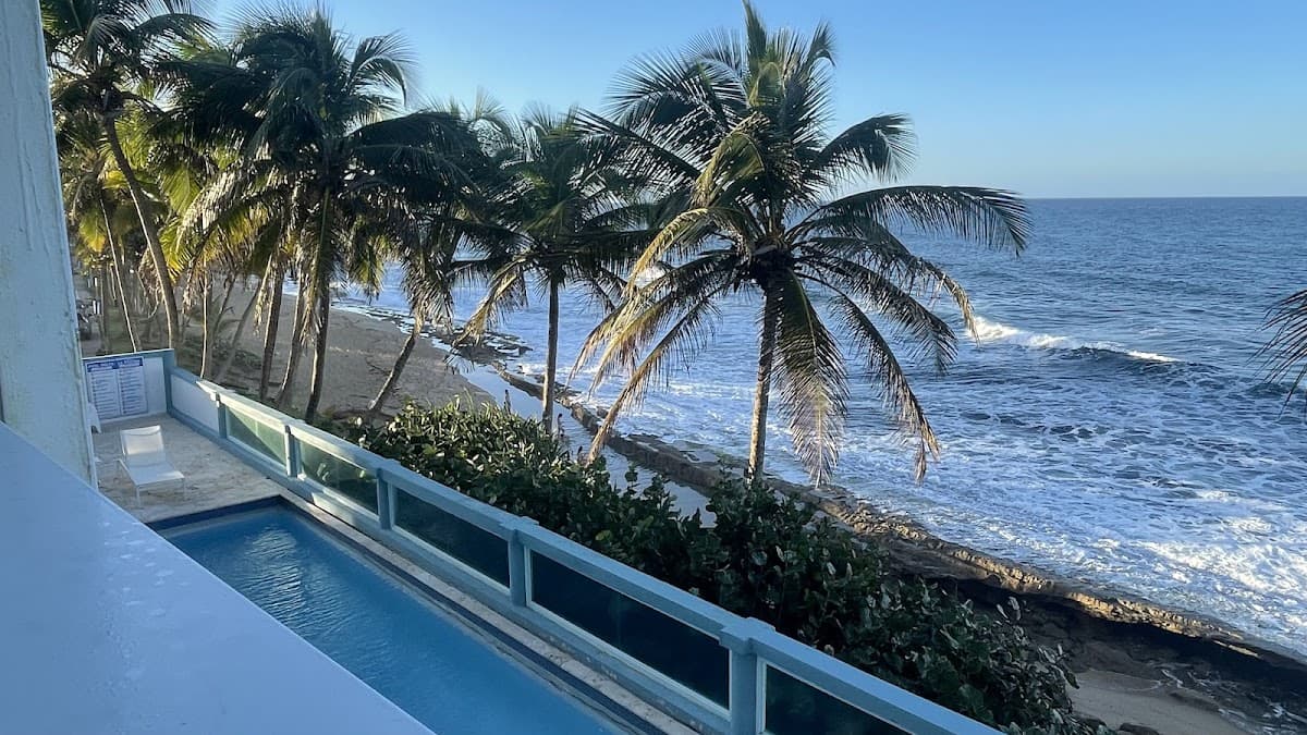 Sardinera West Pocket (Hotel sector) beach in Dorado, Puerto Rico - Scenic, Snorkeling