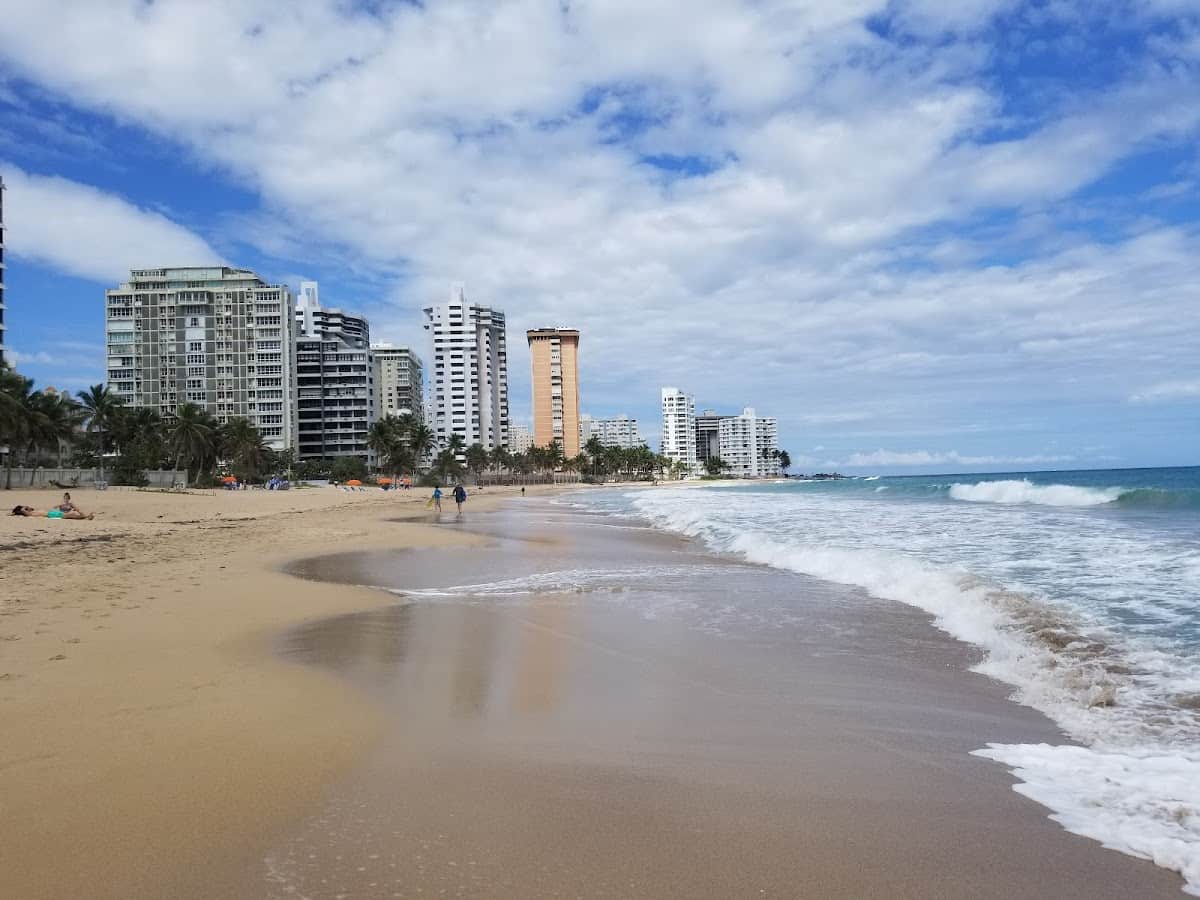 Isla Verde – Alambique beach in Carolina, Puerto Rico - Scenic, Swimming
